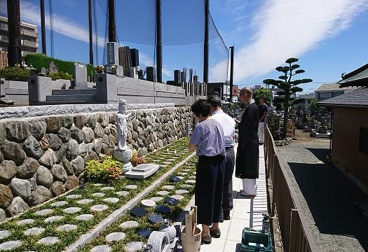 2018.8.29 伊勢原市愛甲石田の樹木葬墓地で納骨を行いました。